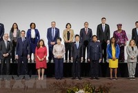 Các Bộ trưởng Thương mại Nhóm các nước công nghiệp phát triển (G7) chụp ảnh chung tại Hội nghị ở tỉnh Osaka, miền Tây Nhật Bản ngày 28/10. (Ảnh: Kyodo/TTXVN)