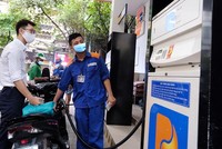 Bộ Công thương đề xuất điều chỉnh giá xăng dầu vào thứ Năm hàng tuần.