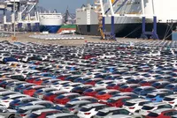 Dàn xe xuất khẩu tập kết tại cảng Yên Đài, Trung Quốc