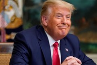 Cựu Tổng thống Mỹ Donald Trump đang nắm giữ hàng triệu USD tiền điện tử