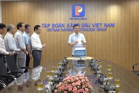 Ban Lãnh đạo Petrolimex ủng hộ tại văn phòng Tập đoàn.