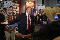 Cựu Tổng thống Mỹ đầu tiên trong lịch sử dùng Bitcoin để mua bánh burger