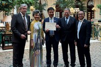 FPT nhận giải thưởng của Diễn đàn Kinh tế Pháp ngữ