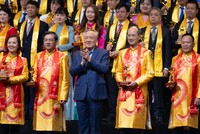 Ông Nguyễn Thế Phương – Phó tổng giám đốc Tập đoàn FPT đại diện Tập đoàn nhận giải thưởng tại lễ vinh danh. 