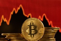 Giá Bitcoin tụt dốc không phanh: Điều gì đang xảy ra trên thị trường?