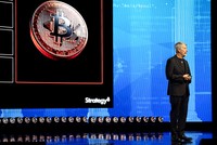 Strategy tiếp tục bán Bitcoin