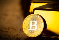 Nhà đầu tư ồ ạt gom cả Vàng lẫn Bitcoin