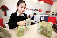 Để ngân hàng duy trì hoạt động bình thường, người khổ nhất không phải là nhân viên...