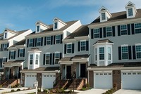 Địa ốc 7 ngày: Thêm 35 dự án được “bán nhà trên giấy“