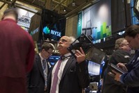 S&P bị đánh lùi khi sắp lên đỉnh