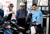Giá xăng bất ngờ tăng 180 đồng từ 12h trưa nay