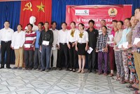 Vietcombank ủng hộ gần 500 triệu đồng giúp ngư dân miền Trung bám biển