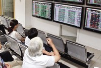 Marc Faber: hãy tích lũy cổ phiếu Việt Nam