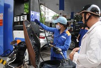 Doanh nghiệp xăng dầu được tự tăng giá 3%