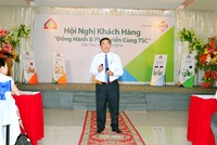 Lãnh đạo Công ty Nông dược TSC chia sẻ với khách hàng tại Hội nghị 