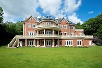 Bất động sản London (Anh) là nơi đầu tư ưa thích của giới siêu giàu Nga. Ảnh: Savills