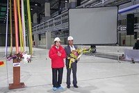 Ông Nguyễn Hồng Luyện, Phó tổng giám đốc FECON nhận giấy khen từ tổng thầu Samsung