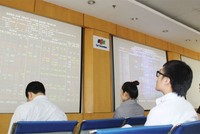 Vốn ngoại trở lại dẫn dắt thị trường