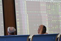 Điều tốt nhất là nên để thị trường có thời gian “tiêu hóa” những biến động và chờ đợi 