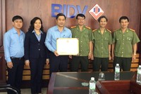 Năm 2015, BIDV Khánh Hòa 3 lần phối hợp với công an bắt giữ các đối tượng sử dụng thẻ ATM giả để rút tiền