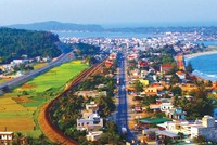 Vùng kinh tế trọng điểm miền Trung đã có chủ trương liên kết từ lâu, nhưng chủ yếu chỉ kết nối giao thông vốn được hình thành từ điều kiện địa lý tự nhiên. Ảnh: T.C.D