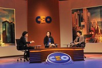 Bà Lương Thị Thu, Tổng giám đốc Công ty cổ phần Dịch vụ đại lý thuế và Tư vấn đào tạo Tâm Việt (ngồi giữa) trong vai trò CEO của tình huống tuần này