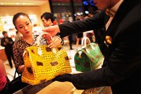 10 thói quen khiến bạn khó giàu