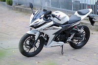 Honda CBR150R đời 2016 phiên bản tiêu chuẩn giá 2.400 USD.