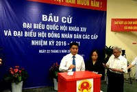 Ông Nguyễn Đức Chung  - Chủ tịch UBND TP Hà Nội bỏ phiếu bầu cử (Ảnh: internet)

