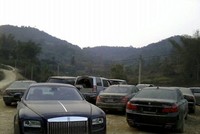 Trong năm 2013, các hoạt động vận chuyển xe sang từ Việt Nam chuyển qua Trung Quốc bị "tuýt còi" vì có nhiều dấu hiệu vi phạm pháp luật