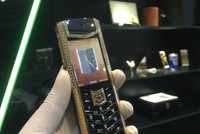 Điện thoại Vertu Signature Ultimate 'độ' giá 600 triệu đồng