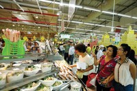 Doanh nghiệp có vốn đầu tư nước ngoài đang lo ngại về thời hạn kinh doanh theo dự thảo Nghị định quy định chi tiết Luật Thương mại về hoạt động mua bán hàng hóa. Ảnh: Đức Thanh