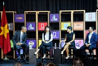 Tổng thống Mỹ Barack Obama đối thoại với các doanh nhân khởi nghiệp trong chuyến thăm Việt Nam vừa qua