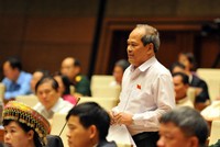 Đại biểu Ngô Văn Minh không đồng tình khi Chính phủ liên tục đặt Quốc hội vào thế "hợp thức hoá chi tiêu" với những khoản chi vượt dự toán. Ảnh: Giang Huy