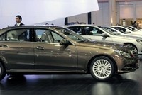 Thuế TTĐB vừa được áp dụng ngày 1/7/2016 tăng rất mạnh đối với các dòng xe sang, dung tích trên 2.0L trở lên đã khiến dòng xe sang nhập về Việt Nam lần đầu tiên giảm mạnh về giá trị