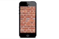 Nhiều iPhone hàng xách tay ở Việt Nam bị biến thành 'cục gạch' 