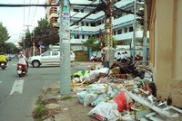 Đổ rác trên vỉa hè bị phạt đến 2 triệu đồng