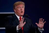 Ứng viên tổng thống Mỹ đảng Cộng hoà trong cuộc tranh luận trực tiếp hôm 19/10. Ảnh: Reuters