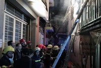 Căn nhà bị cháy nằm trong hẻm phố Tây Bùi Viện. Ảnh:Sơn Hòa