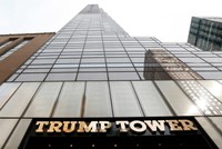 Ông Trump từng hứa sẽ rời khỏi vị trí điều hành doanh nghiệp nếu đắc cử tổng thống.

Không có dấu hiệu gì chứng tỏ tổng thống mới đắc cử sẽ thay đổi các quyết định mà mình đã tuyên bố trước đó. Vào cuối tháng 10, nhà báo nội chính lão luyện George Stephanopoulos của ABC News đã hỏi Donald Jr., Ivanka và Eric sẽ gắn bó với sự nghiệp kinh doanh của gia đình ra sao nếu cha của họ trở thành tổng tống. “Đó là những gì chúng tôi làm. Chúng tôi là những người đang xây dựng sự nghiệp này”, Donald Jr  