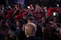 Người ủng hộ tổng thống mới đắc cử Donald Trump ở New York. Ảnh:New York Times