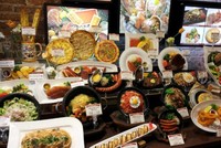 Đồ ăn mô hình được trưng bày và bán tại nhiều nơi ở Nhật Bản. Ảnh: Kotaku.