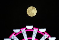 Nghìn người thích thú ngắm 'siêu trăng thế kỷ'