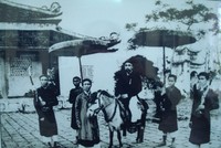 Ngày xưa các tân tiến sĩ được cấp 5 phu theo hầu vinh quy bái tổ. Ảnh tư liệu