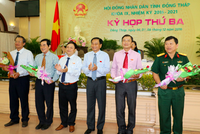 Lãnh đạo tỉnh Đồng Tháp chúc mừng các đồng chí vừa được tín nhiệm. Ảnh Đongthap.gov.vn