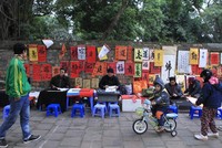 Lãnh đạo Sở Văn hoá Hà Nội: 'Ông đồ viết chữ trên hè phố là rởm' 