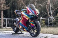 Bản độ cầu vồng 7 sắc trên Ducati Panigale 899. Ảnh: Lose Data.