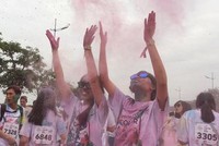 Giới trẻ Hà Nội ngập chìm trong đường chạy sắc mầu