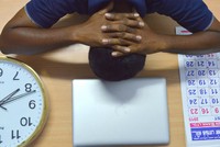 Vì sao các công ty thường làm việc 8 giờ mỗi ngày?