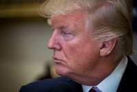 Người ủng hộ Trump giữ vững lòng tin giữa bão táp